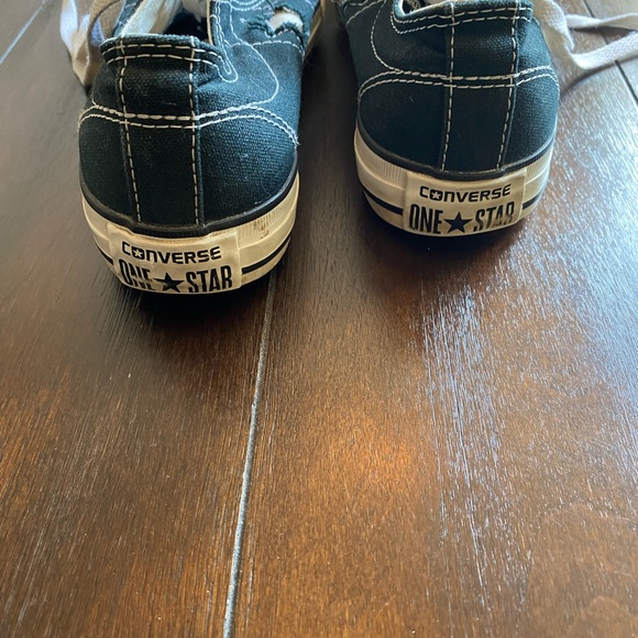 Women’s size 8 Converse runners - Picture 3 of 5
